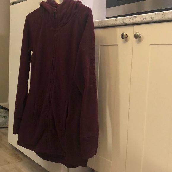 US SMALL Cranberry BENCH sweater - Picture 3 of 3